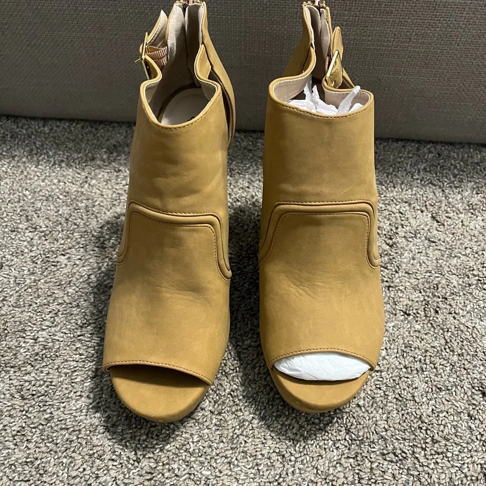 NEW qupid wedge size 10 - Picture 2 of 4